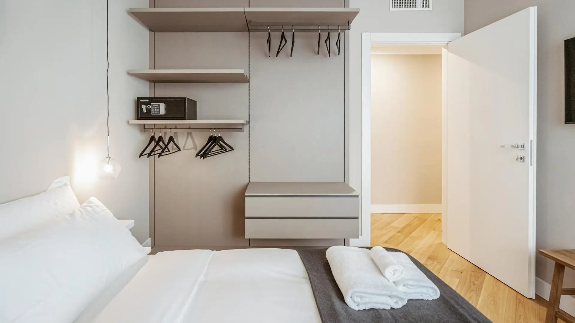 Melzo Deluxe Suite Milan Italy